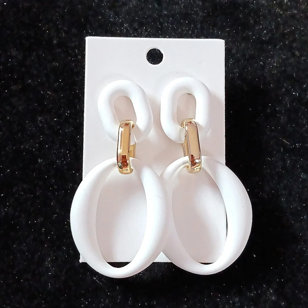 Classic White & Gold Color Dangle Drop Earrings New!